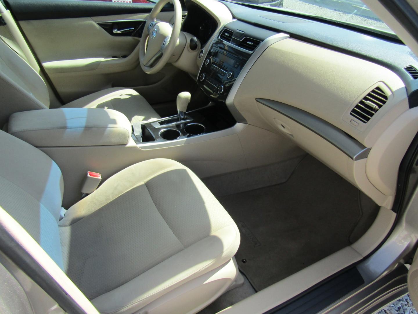 2014 Gold /Tan Nissan Altima (1N4AL3AP0EC) with an 4 CYL engine, Automatic transmission, located at 15016 S Hwy 231, Midland City, AL, 36350, (334) 983-3001, 31.306210, -85.495277 - Photo#9